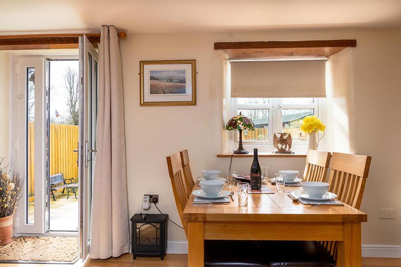 Tregarnedd Cottage スランゲヴニ エクステリア 写真